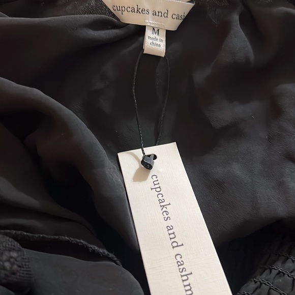 CUPCAKE AND CASHMERE black Women Off Shoulder Blouse Lace Sheer Mesh top M NWT - Picture 3 of 3